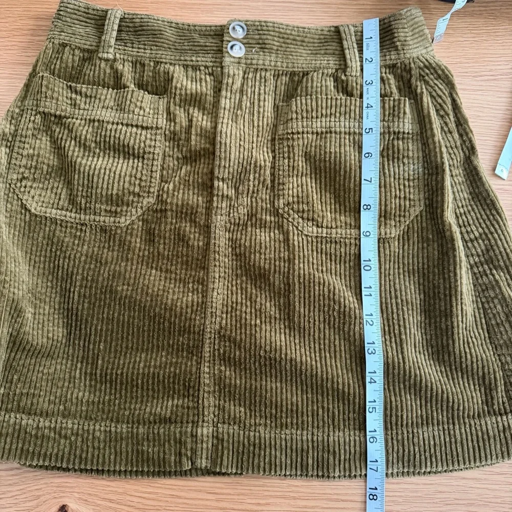 Madewell Corduroy A-Line Front pocket Mini Skirt front  in Olive  Green - 4 - Picture 8 of 13